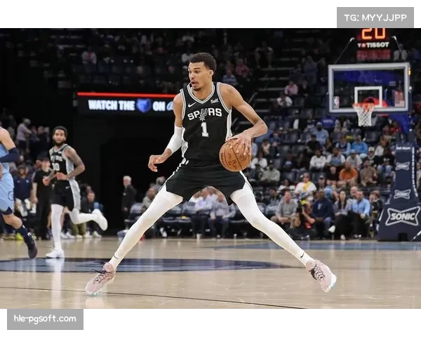 文班亚马因脚踝伤势预计缺席两周，马刺“一大四射”实验面临暂停